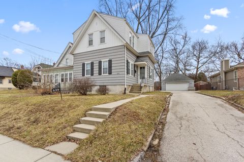 Photo of 839 W Glendale Ave, Glendale, WI 53209 (MLS # 1957236)