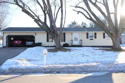 Photo of 215 S Prospect Cir, Shawano, WI 54166 (MLS # 1947517)