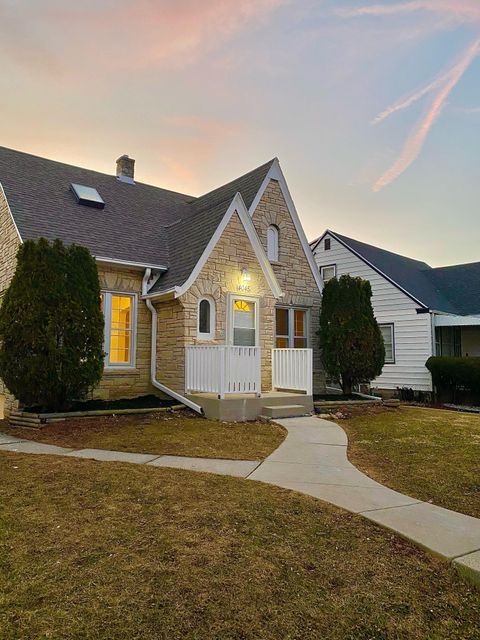 Photo of 4045 N Montreal St, Milwaukee, WI 53216 (MLS # 1952787)