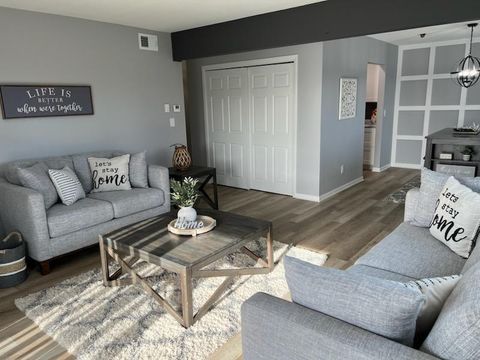 Photo of 10620 N Ivy Ct, Mequon, WI 53092 (MLS # 1957467)