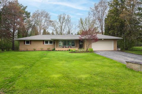 Photo of 1820 W Woodside Ln, Mequon, WI 53092 (MLS # 1917349)