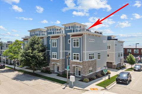 303 E Pier St, Port Washington, WI 53074 - #: 1925278