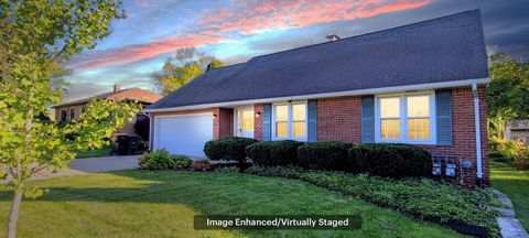 Photo of 9715 W Wisconsin Ave, Wauwatosa, WI 53226 (MLS # 1951640)