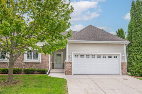 Photo of 2325 Caribou Ln, Grafton, WI 53024 (MLS # 1963317)