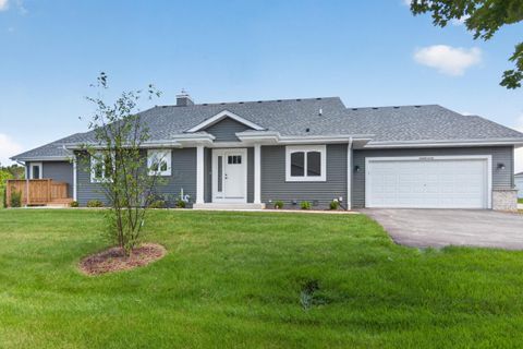 Photo of W206N16182 Stonebrook Dr, Jackson, WI 53037 (MLS # 1970384)