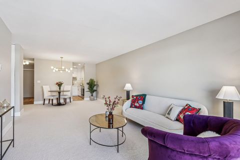 Photo of 303 E Henry Clay St, Whitefish Bay, WI 53217 (MLS # 1944797)