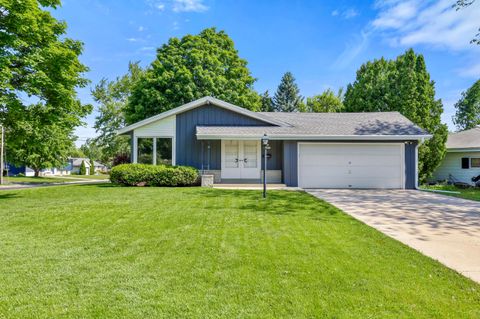 Photo of N94W17370 Erika Rd, Menomonee Falls, WI 53051 (MLS # 1922759)