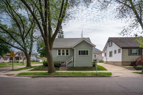 Photo of 7503 W Stevenson St, Milwaukee, WI 53213 (MLS # 1921158)