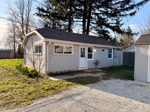 Photo of W1038 Geranium Rd, Bloomfield, WI 53128 (MLS # 1957136)