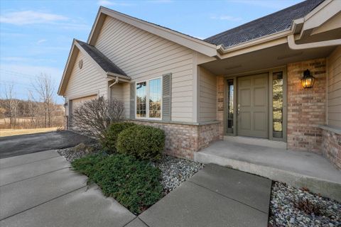 Photo of 10721 N Oxford Ct, Mequon, WI 53092 (MLS # 1903819)