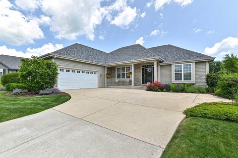 Photo of 10356 S Rosemont Ln, Oak Creek, WI 53154 (MLS # 1923215)