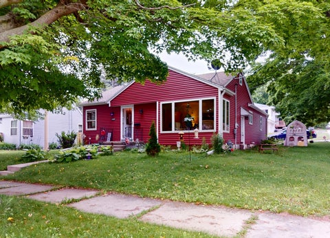 Photo of 2402 S 9th St, Manitowoc, WI 54220 (MLS # 1969342)