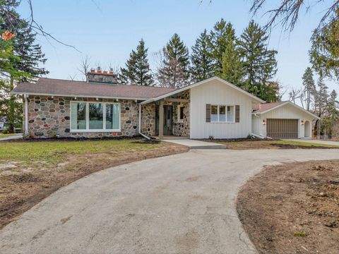 Photo of 1635 Highland Dr, Elm Grove, WI 53122 (MLS # 1955045)