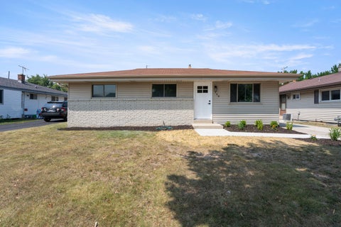 Photo of 164 W Uncas Ave, Milwaukee, WI 53207 (MLS # 1972499)