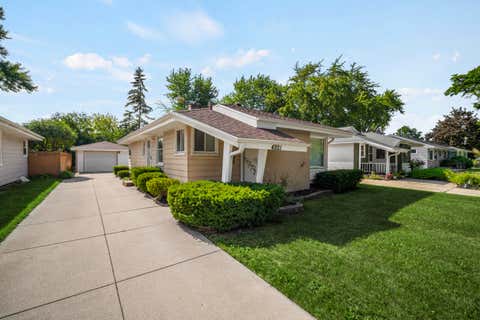Photo of 4921 N 104th St, Milwaukee, WI 53225 (MLS # 1975910)