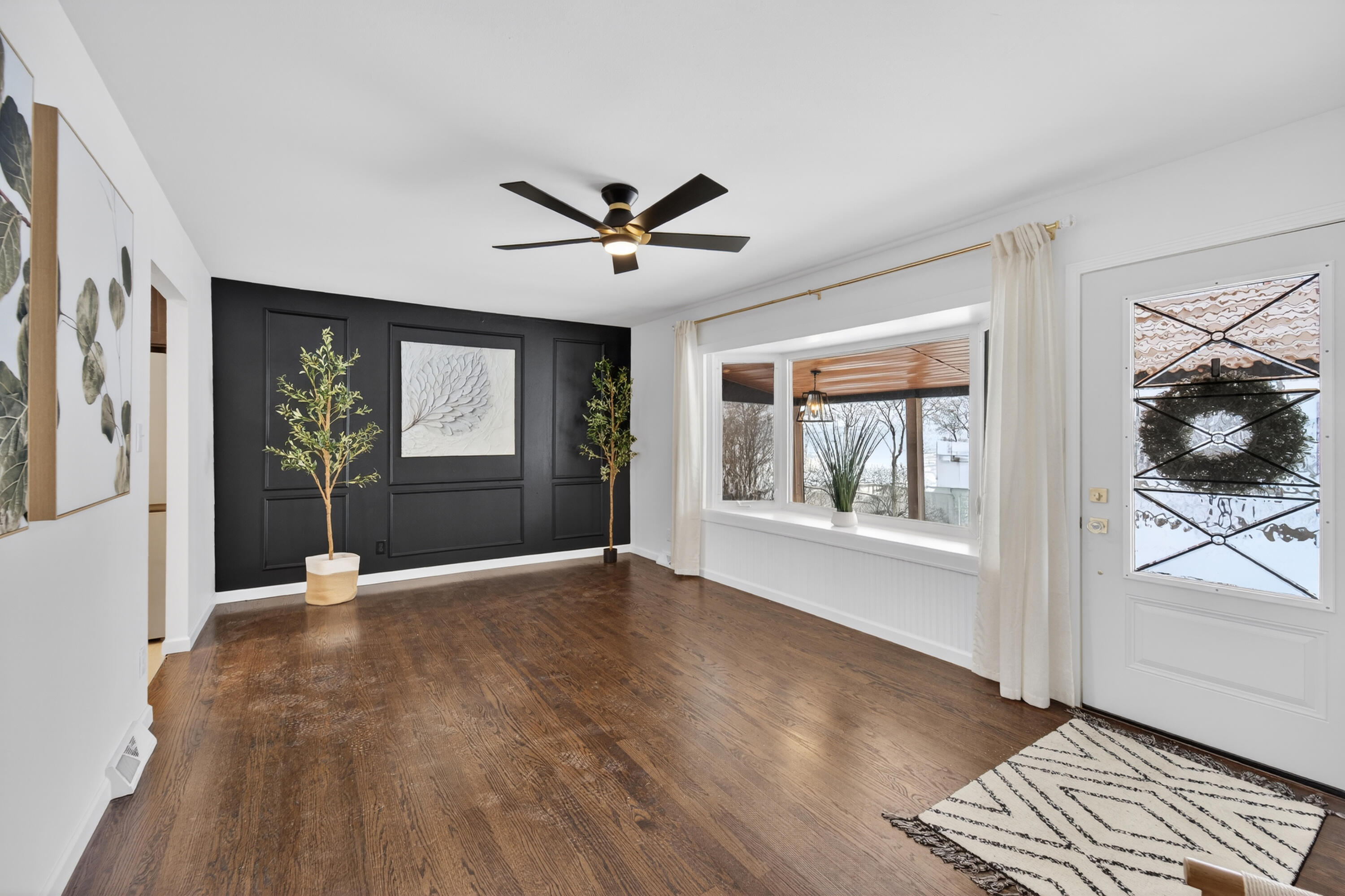 Oak Creek, Wisconsin 53154, United States, 3 Bedrooms Bedrooms, ,2 BathroomsBathrooms,Residential,Pending,253358