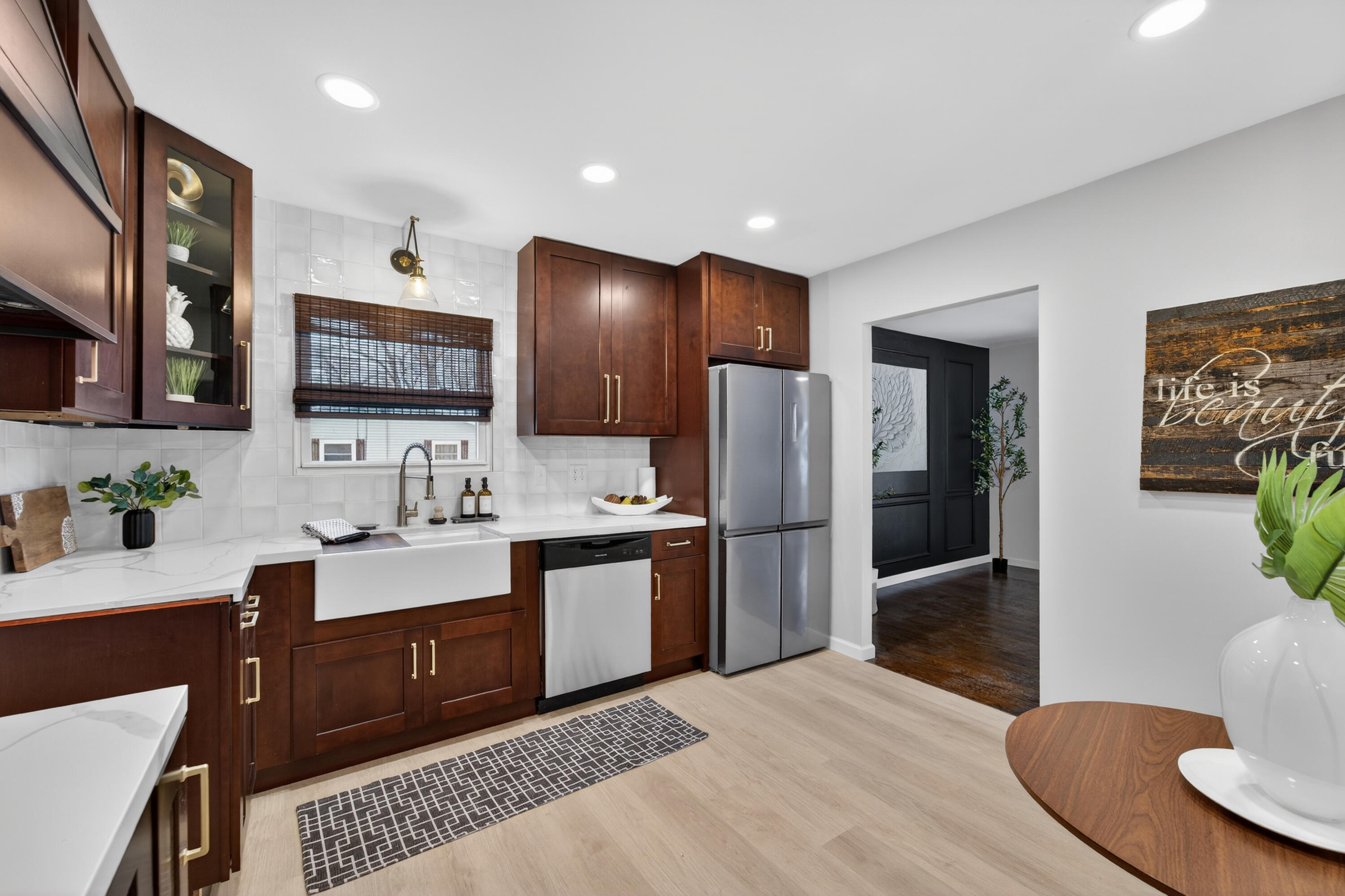 Oak Creek, Wisconsin 53154, United States, 3 Bedrooms Bedrooms, ,2 BathroomsBathrooms,Residential,Pending,253358