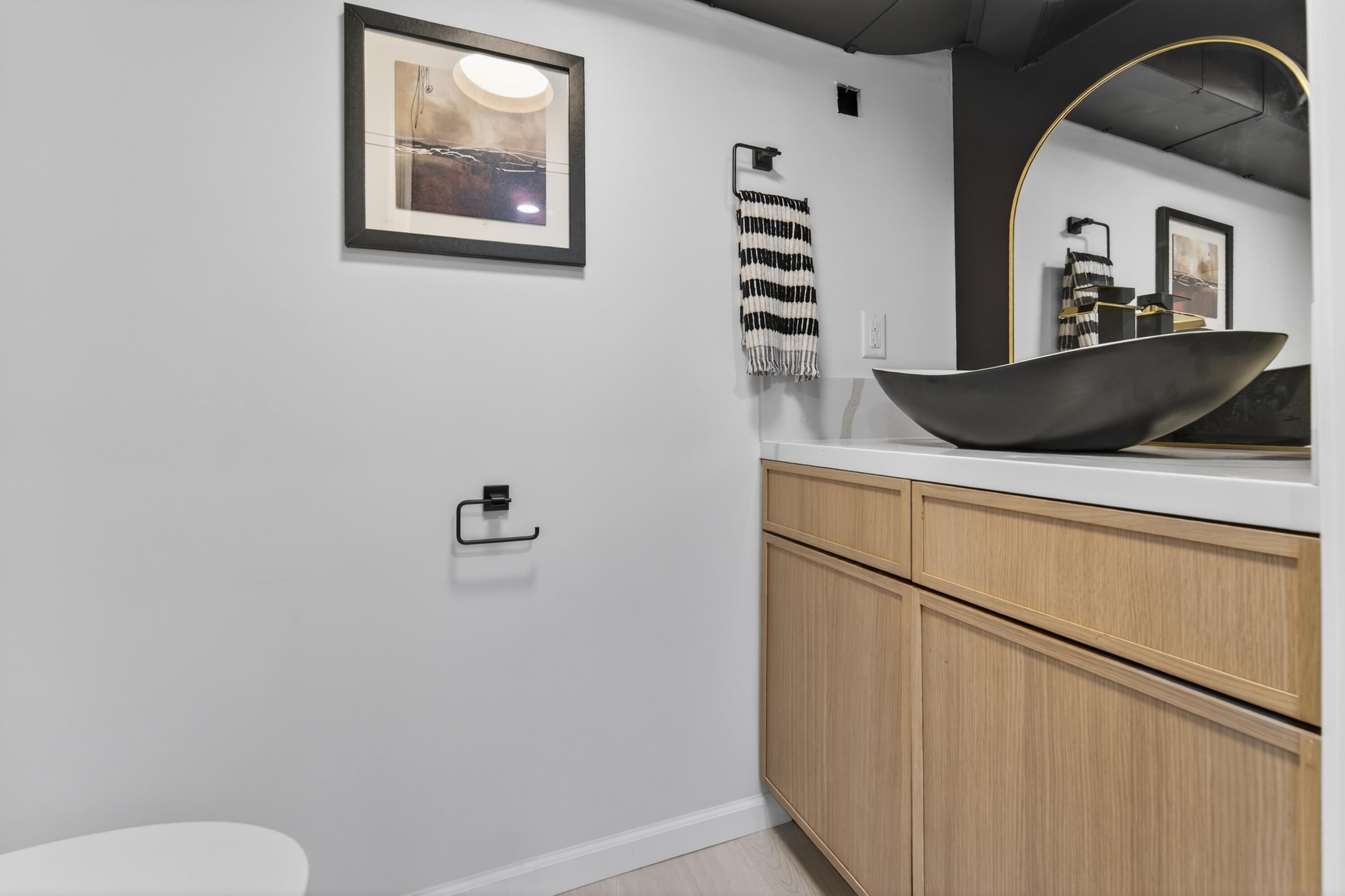 Oak Creek, Wisconsin 53154, United States, 3 Bedrooms Bedrooms, ,2 BathroomsBathrooms,Residential,Pending,253358