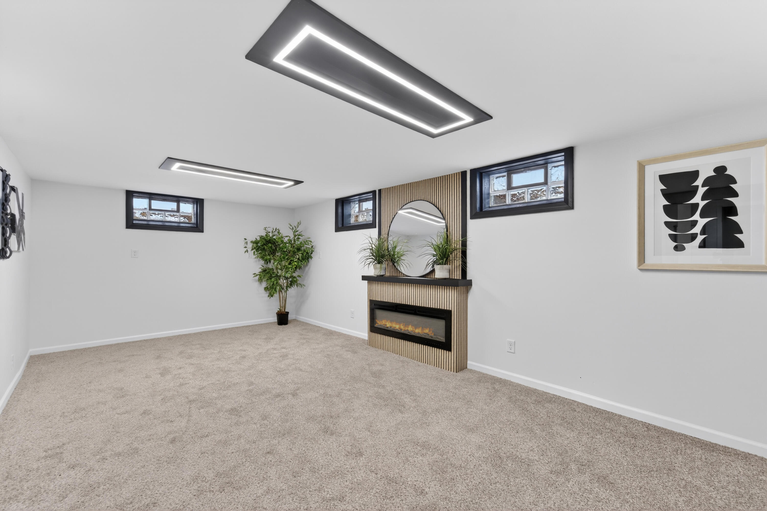 Oak Creek, Wisconsin 53154, United States, 3 Bedrooms Bedrooms, ,2 BathroomsBathrooms,Residential,Pending,253358