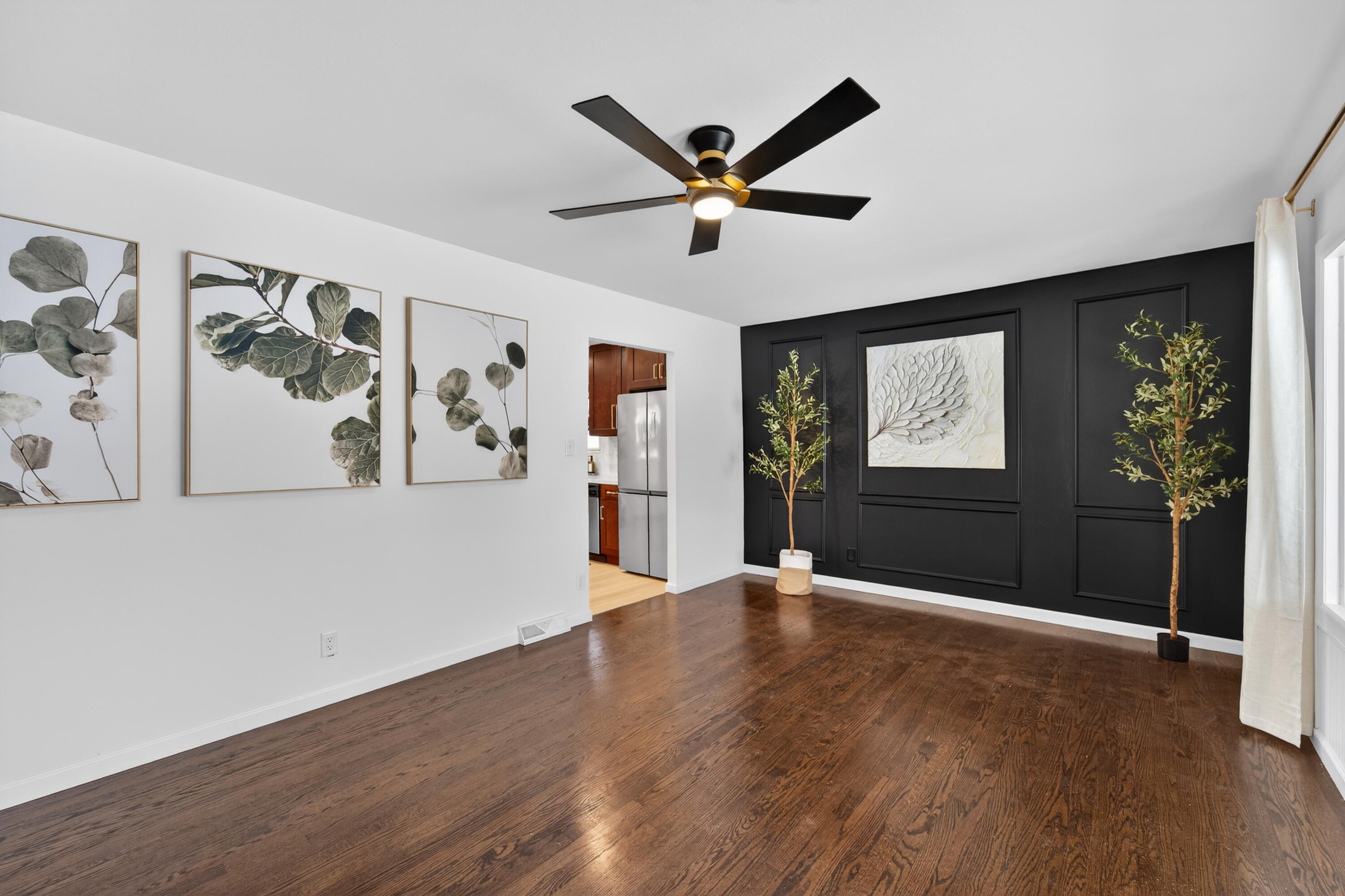 Oak Creek, Wisconsin 53154, United States, 3 Bedrooms Bedrooms, ,2 BathroomsBathrooms,Residential,Pending,253358