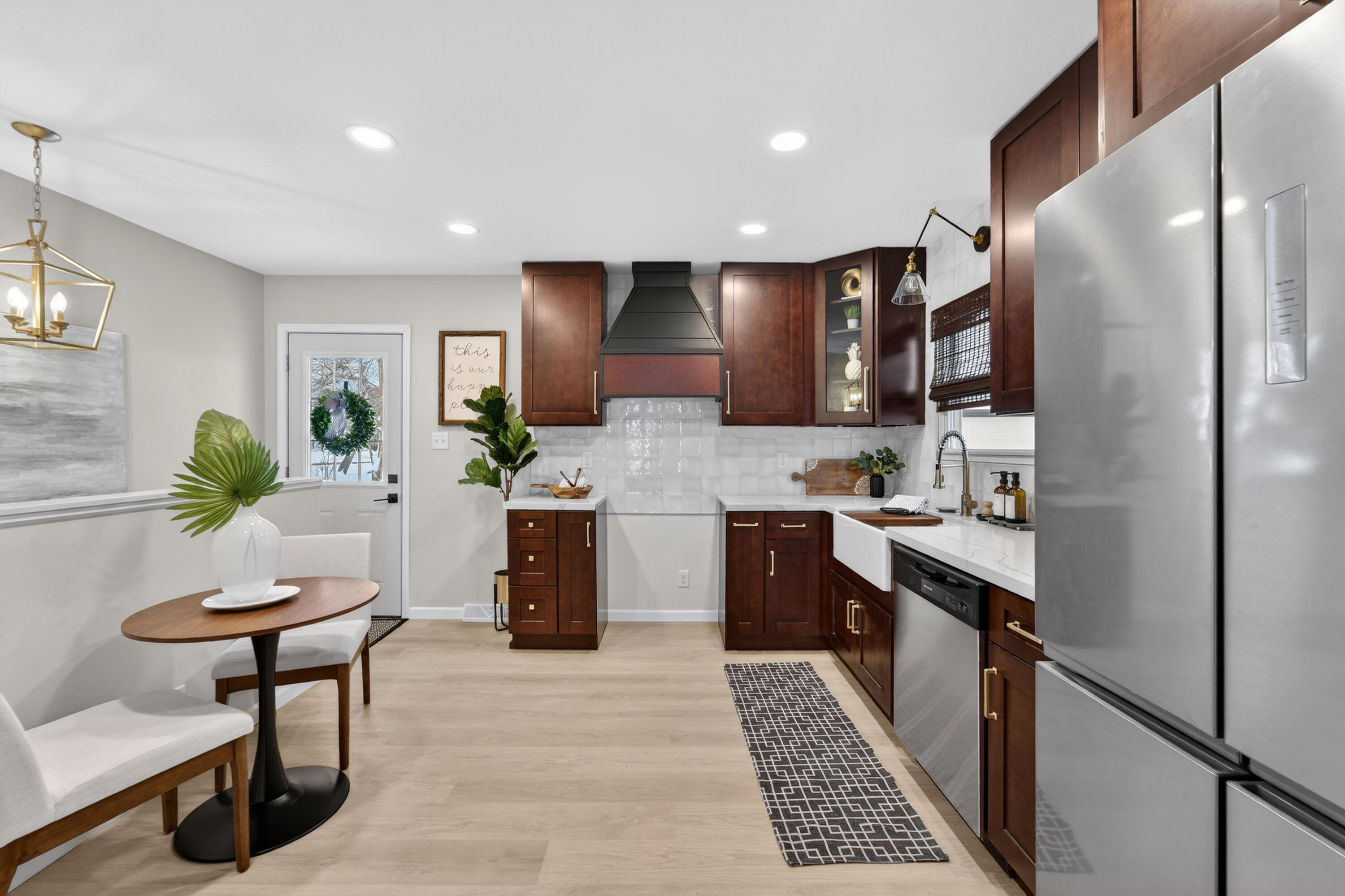 Oak Creek, Wisconsin 53154, United States, 3 Bedrooms Bedrooms, ,2 BathroomsBathrooms,Residential,Pending,253358