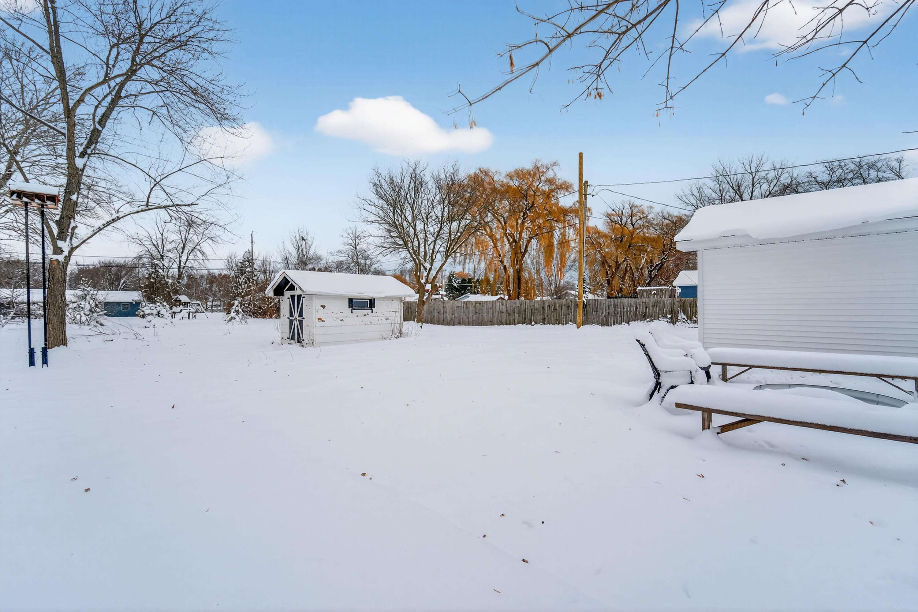 Oak Creek, Wisconsin 53154, United States, 3 Bedrooms Bedrooms, ,2 BathroomsBathrooms,Residential,Pending,253358