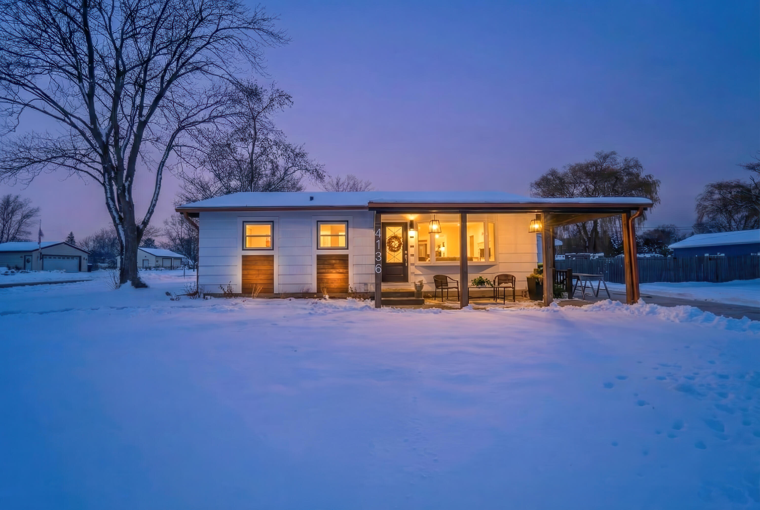 Oak Creek, Wisconsin 53154, United States, 3 Bedrooms Bedrooms, ,2 BathroomsBathrooms,Residential,Pending,253358