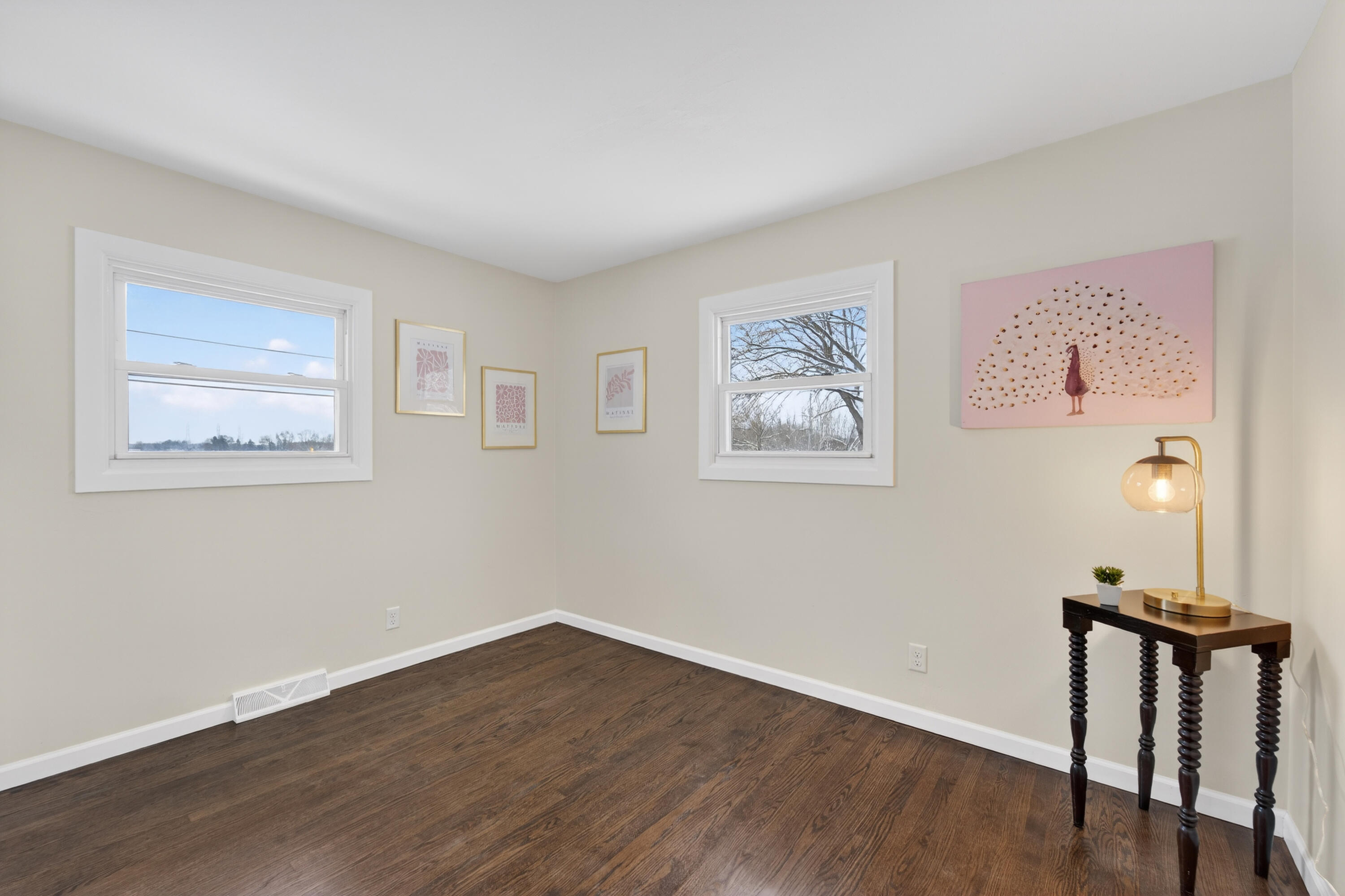 Oak Creek, Wisconsin 53154, United States, 3 Bedrooms Bedrooms, ,2 BathroomsBathrooms,Residential,Pending,253358