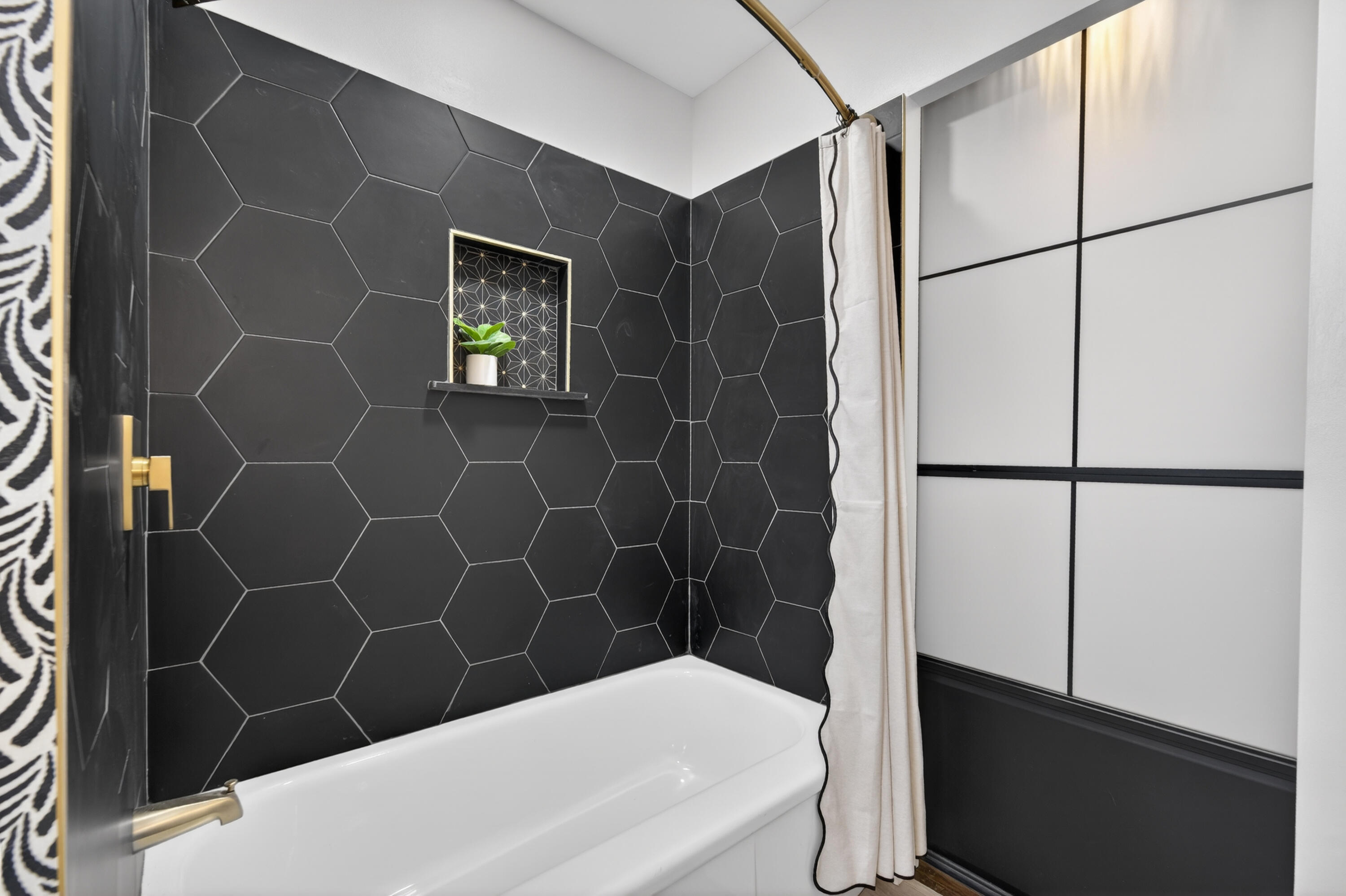 Oak Creek, Wisconsin 53154, United States, 3 Bedrooms Bedrooms, ,2 BathroomsBathrooms,Residential,Pending,253358