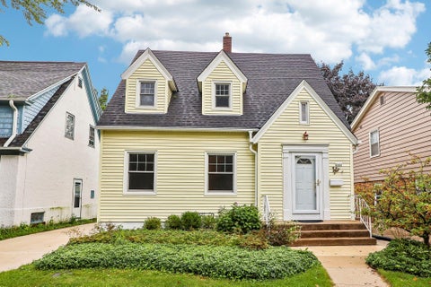 Photo of 5945 N Shoreland Ave, Whitefish Bay, WI 53217 (MLS # 1979387)