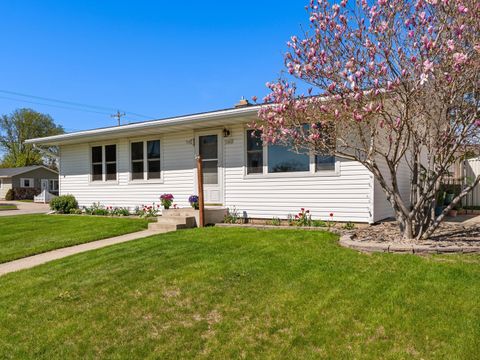 Photo of 1422 S 35th St, Manitowoc, WI 54220 (MLS # 1963944)