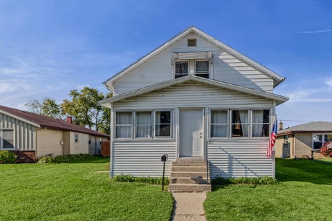 Photo of 4303 S Nicholson Ave, Saint Francis, WI 53235 (MLS # 1986162)