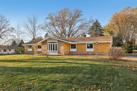 Photo of 2904 Chancery Ln, Waukesha, WI 53188 (MLS # 1943248)