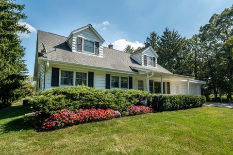 Photo of 10630 S 92nd St, Franklin, WI 53132 (MLS # 1935703)