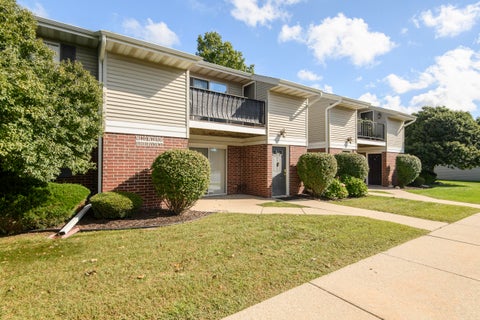 Photo of N110W16936 Ashbury Cir, Germantown, WI 53022 (MLS # 1979508)