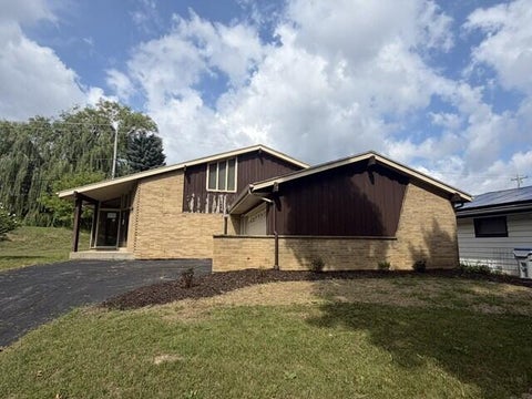 Photo of 5435 S 15th Pl, Milwaukee, WI 53221 (MLS # 1979611)