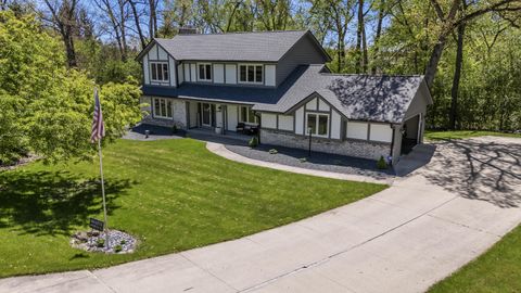 Photo of S45W25745 Underwood Ct, Waukesha, WI 53189 (MLS # 1962658)