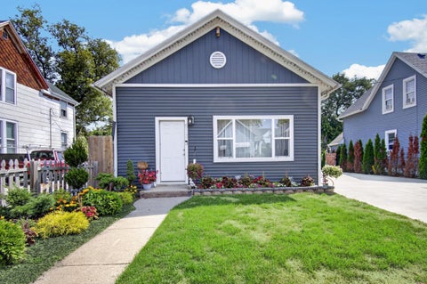 Photo of 513 N Memorial Dr, Racine, WI 53404 (MLS # 1981120)