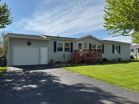 Photo of 105 Aztanlan St, Johnson Creek, WI 53038 (MLS # 1961798)