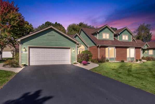 N19W26702 MILKWEED LN, PEWAUKEE, WI 53072 - Image b44dadf9f4686d2f37c592dcfef10aec/541552717