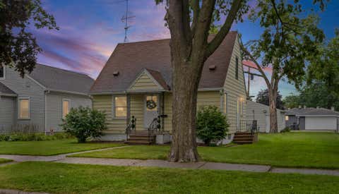 Photo of 2510 Wood St, La Crosse, WI 54603 (MLS # 1976175)