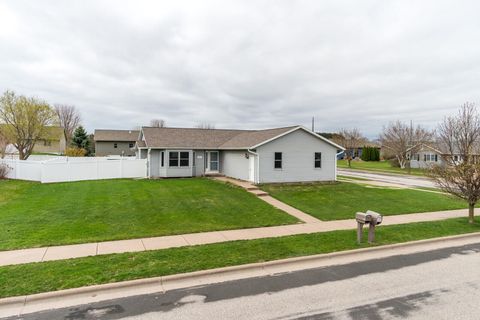 Photo of 812 Silver Dr, Holmen, WI 54636 (MLS # 1958161)