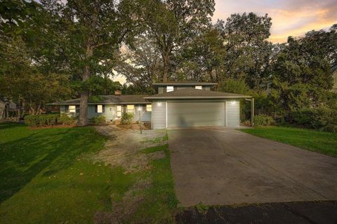 Photo of 1532 N 124th St, Wauwatosa, WI 53226 (MLS # 1957672)