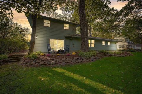 Photo of 1532 N 124th St, Wauwatosa, WI 53226 (MLS # 1957672)