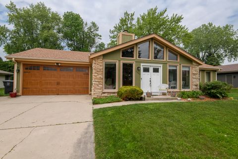 Photo of 7046 W Evans Dr, Franklin, WI 53132 (MLS # 1921000)
