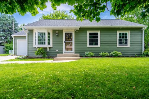 Photo of W150N8204 Norman Dr, Menomonee Falls, WI 53051 (MLS # 1921251)