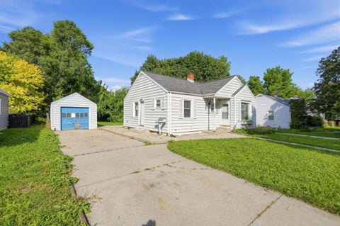 Photo of 4913 N 74th St, Milwaukee, WI 53218 (MLS # 1981282)