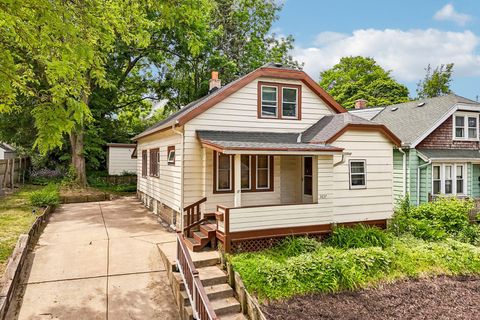 Photo of 3837 W Mt Vernon Ave, Milwaukee, WI 53208 (MLS # 1965933)