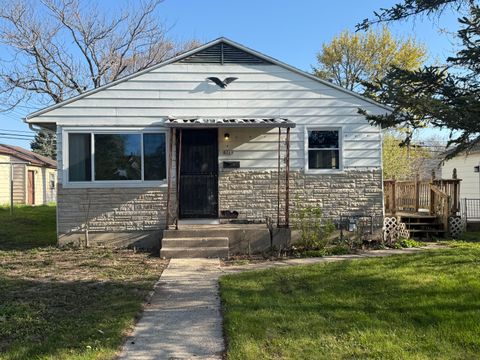 Photo of 8208 W Keefe Ave, Milwaukee, WI 53222 (MLS # 1958914)