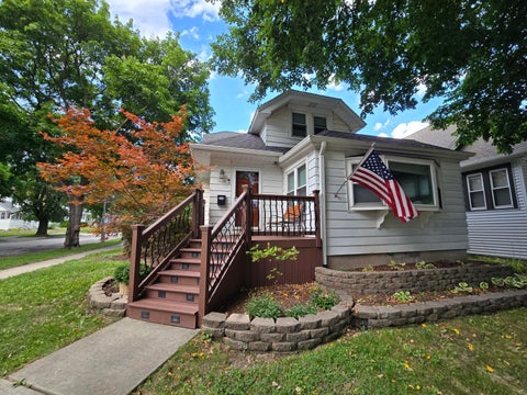 Photo of 7232 W Mount Vernon Ave, Milwaukee, WI 53213 (MLS # 1979210)